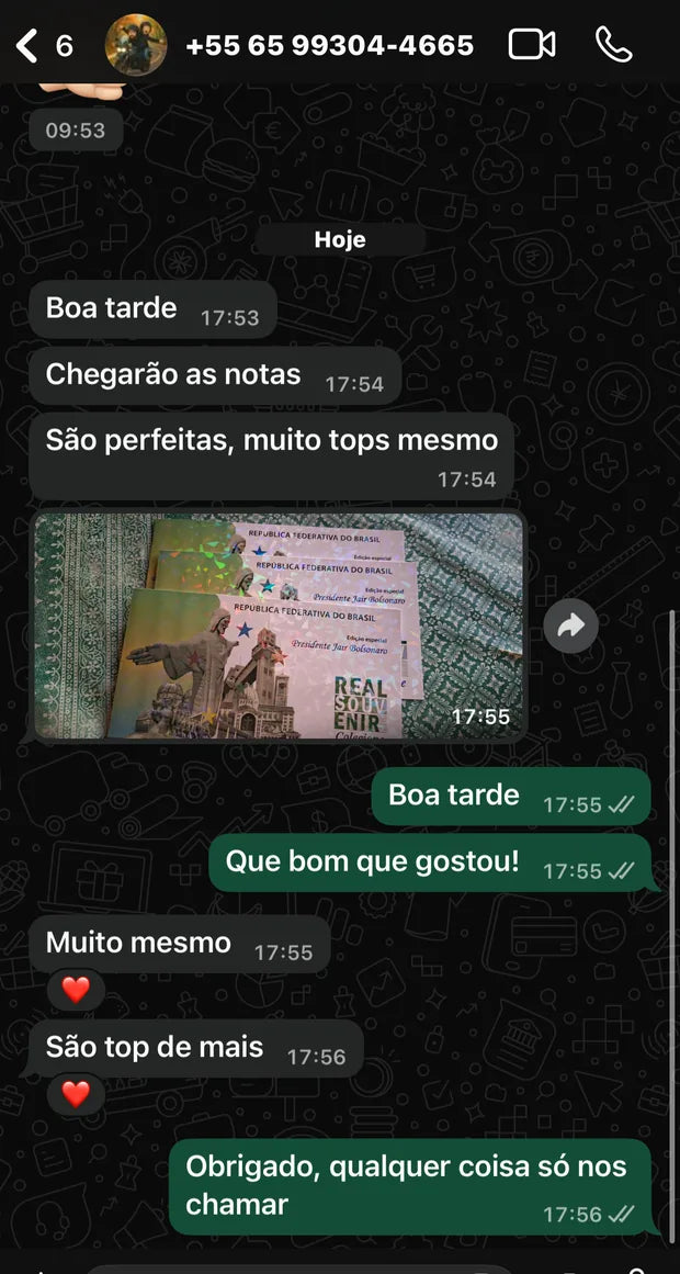 Conversa no WhatsApp com foto de várias cédulas recebidas.